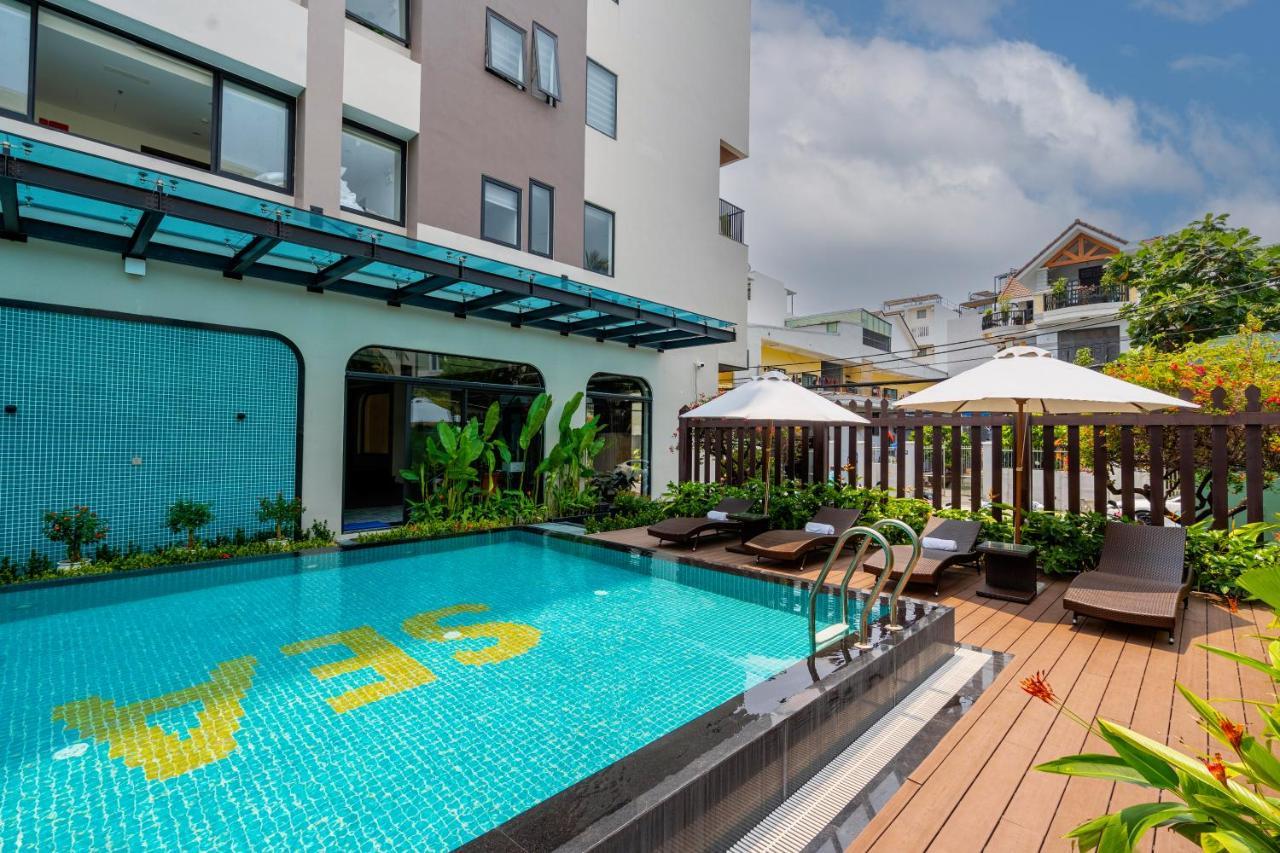 Sea Breeze Condotel Danang Екстериор снимка